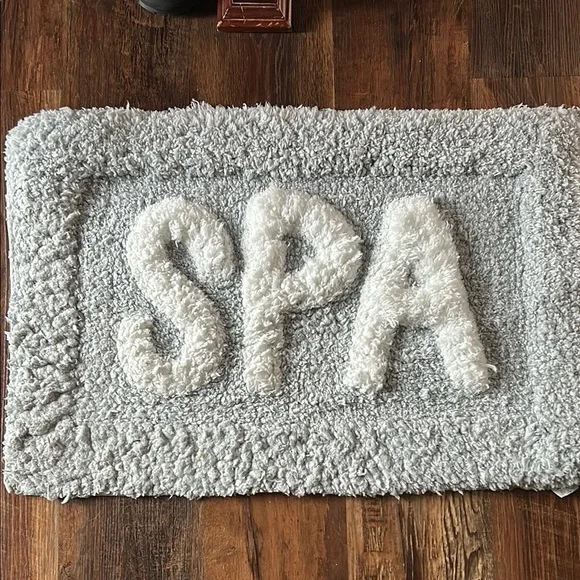 Better Homes And Gardens Plush Gray and White Bath Mat - Picture 1 of 2